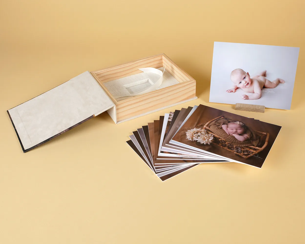 Caja Alcalá con fotos sobre cartulina rígida
